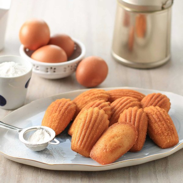 Comment réussir des madeleines au citron avec une texture moelleuse et un goût acidulé?