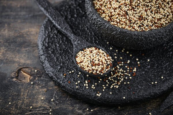 Comment créer un menu de plats à base de quinoa pour un restaurant de cuisine sud-américaine ?
