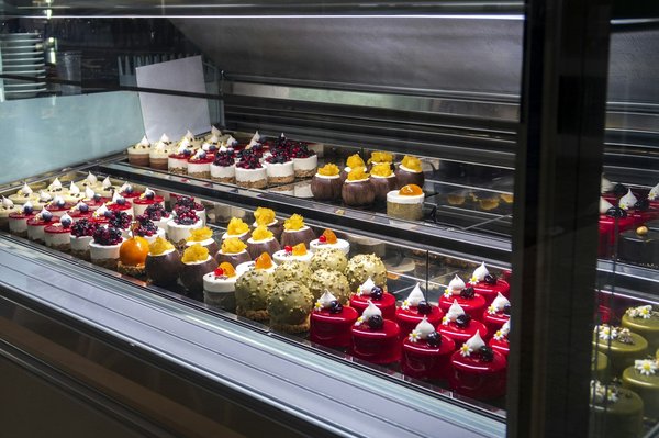 Trouver la vitrine réfrigérée murale idéale pour votre commerce